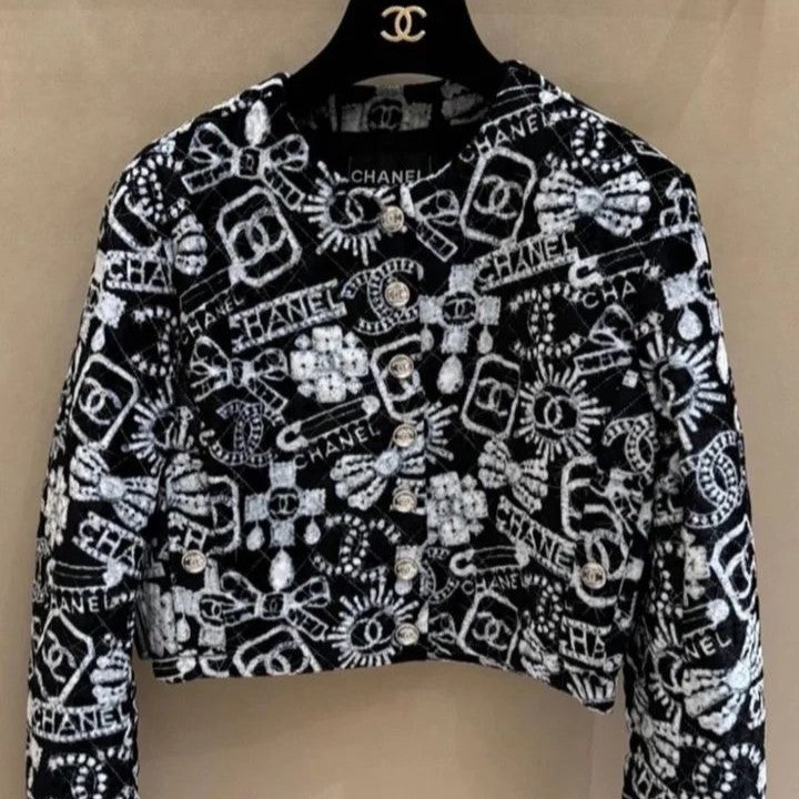 Chanel Black and White jacket size 38